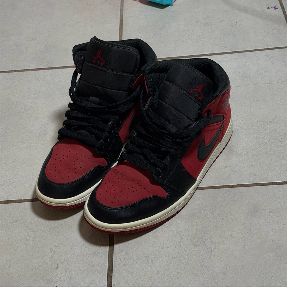 Nike Air‎ Jordan Men's Black/ Red 1 Mid Reverse Banned Sneakers Shoes size 10.5